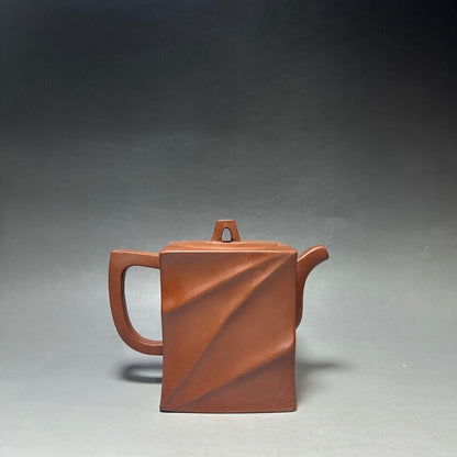 Chinese Yixing Zisha Clay Handmade Exquisite Teapot （方菱 底款：徐汉棠）