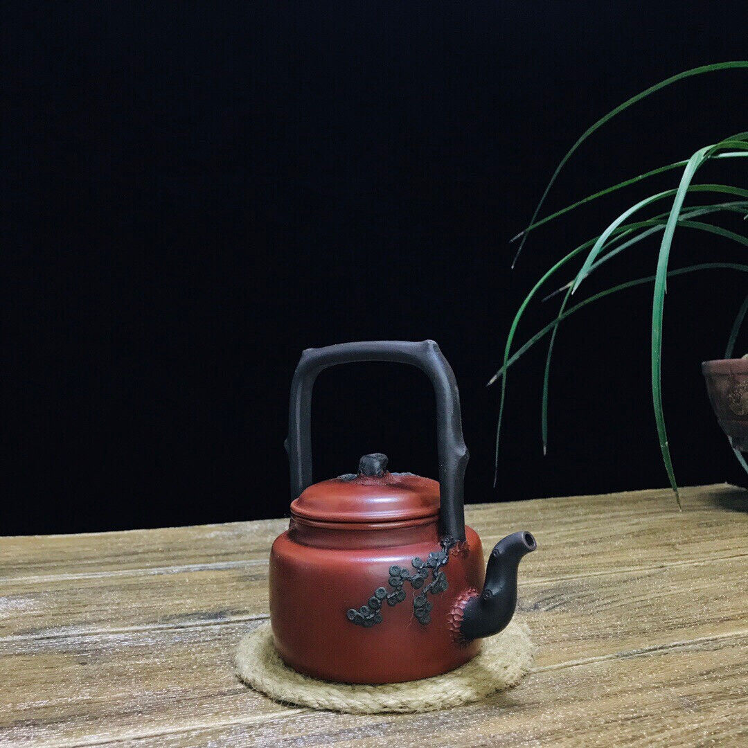 Chinese Yixing Zisha Clay Handmade Exquisite Teapot （松韵提梁 底款：蒋蓉）