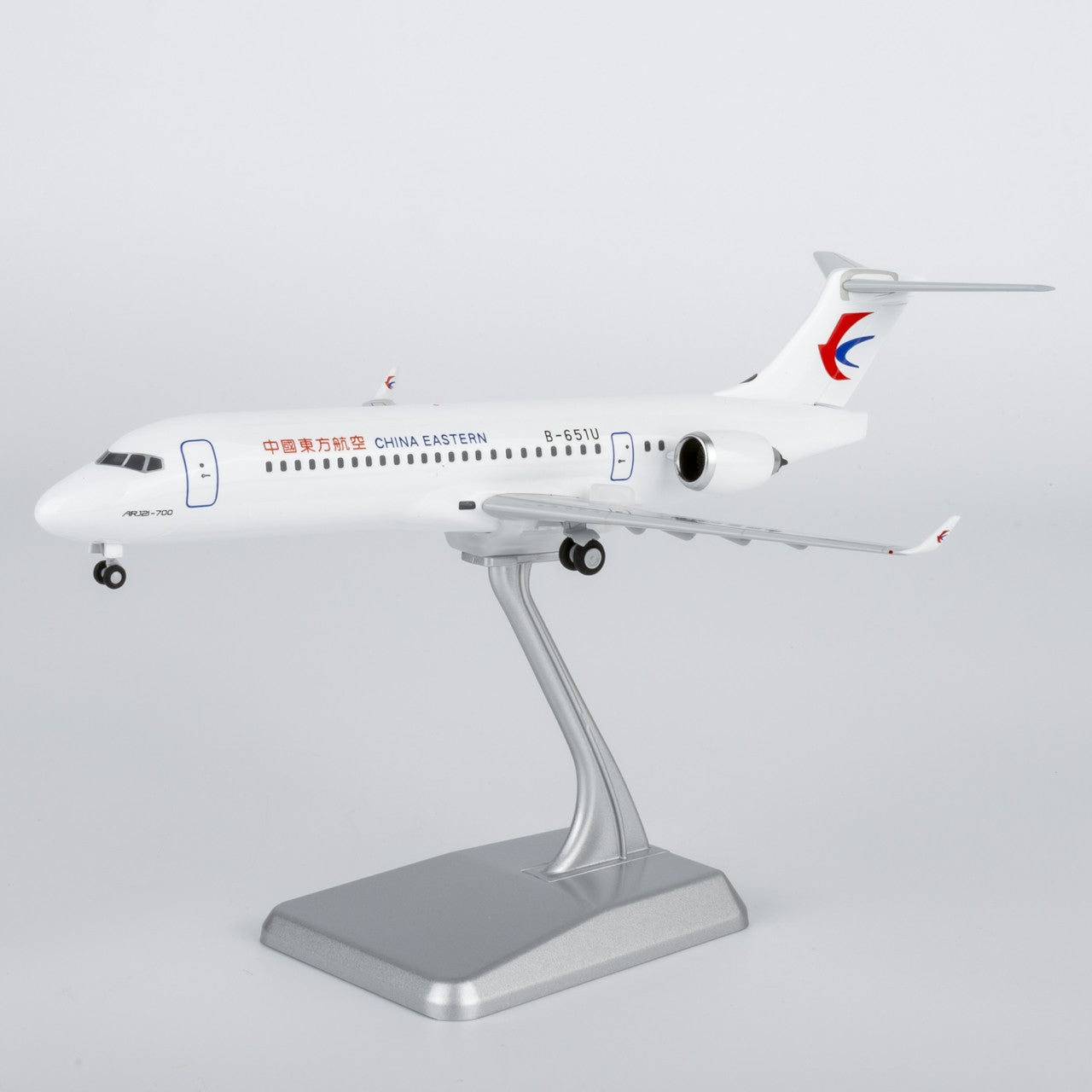1:200 NGmodels China Eastern Comac C909 Passenger Airplane Diecast Plane Model