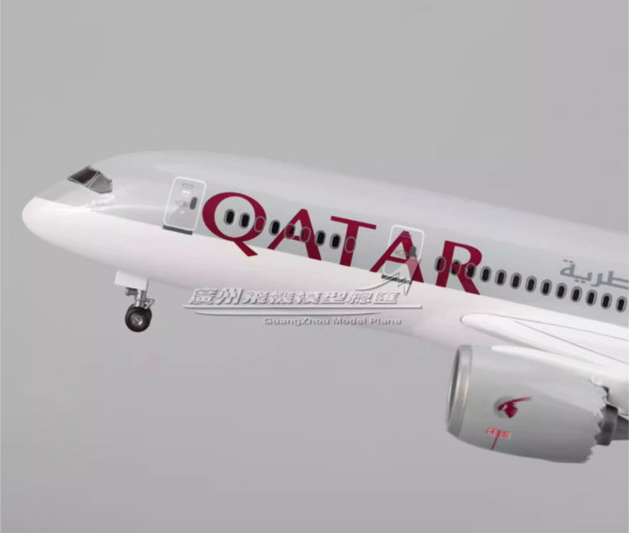 1:130 43CM QATAR BOEING 787 Passenger Airplane Landing Gear Resin Aircraft Model