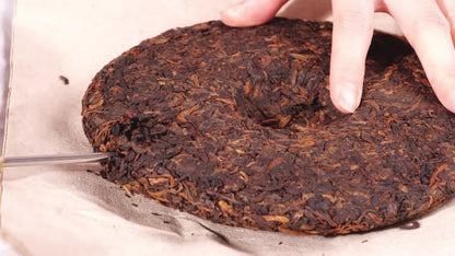 357g Ancient Tree Ripe Puer Cake Menghai Taste Old Tree Chen Cang Pu-erh Tea