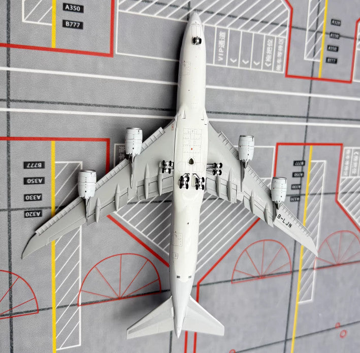 1:400 YY Wings CATHAY CARGO BOEING B747-8F Flap Down Airplane Diecast Model