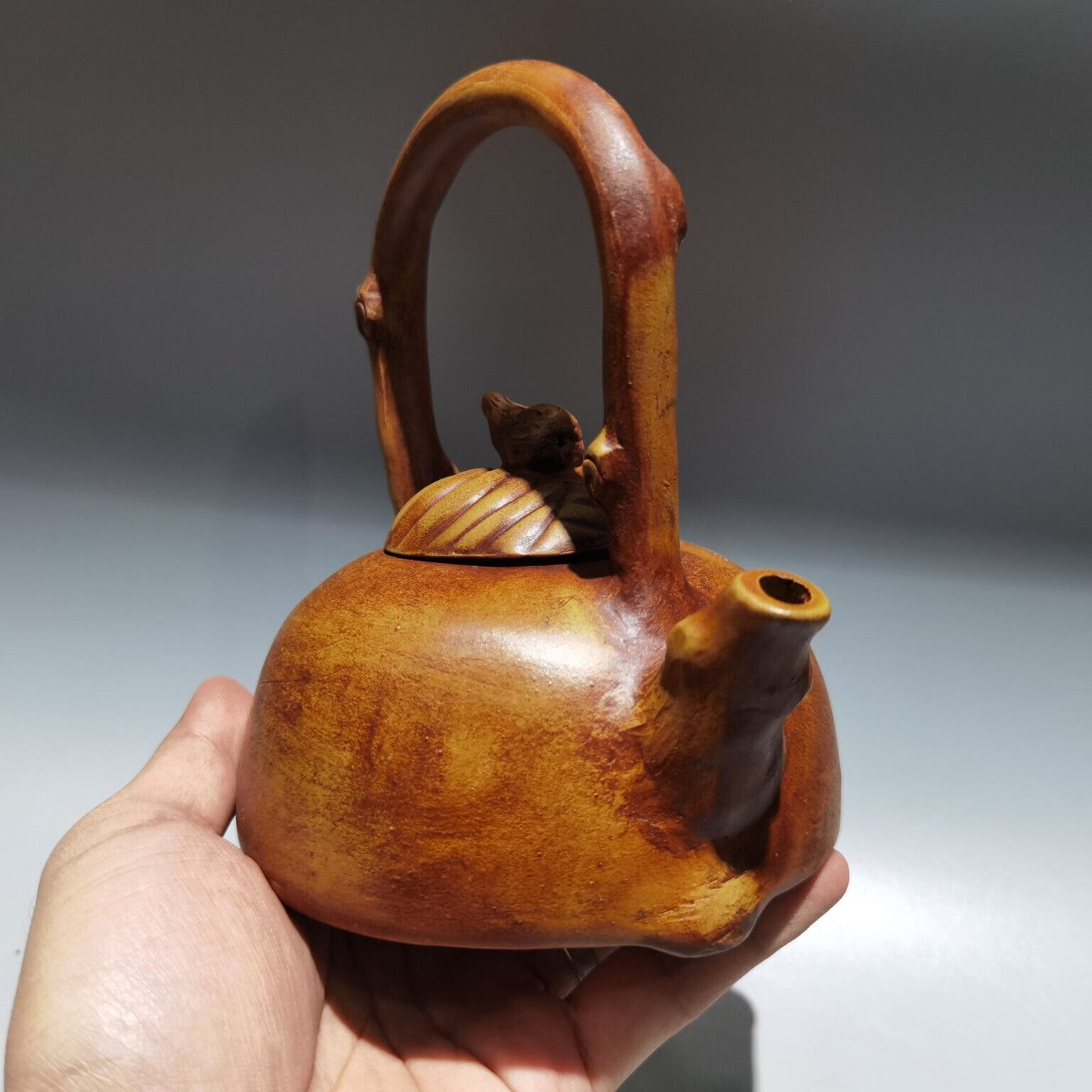 Chinese Yixing Zisha Clay Handmade Exquisite Teapot（供春提梁 底款：供春）