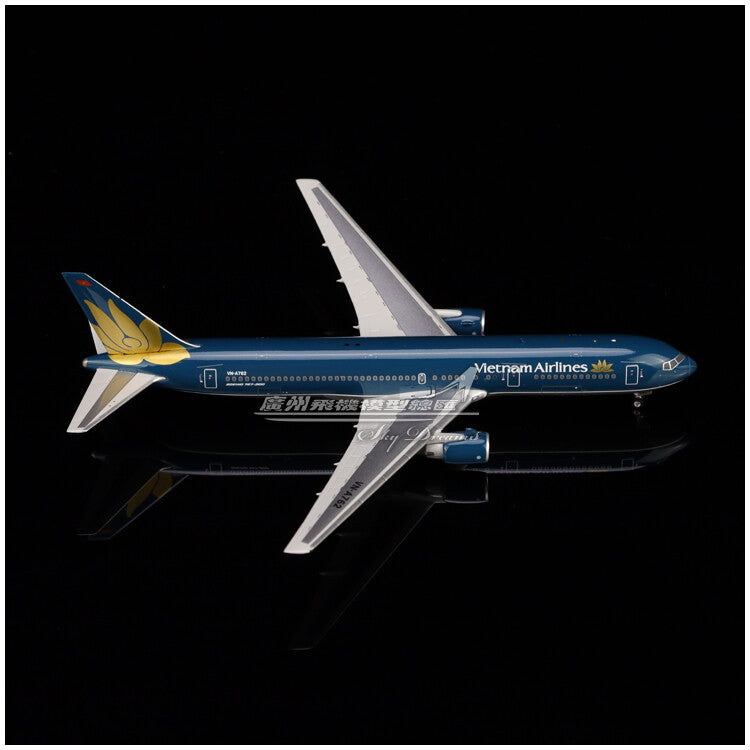 1:400 Phoenix Vietnam Airlines BOEING 767-300ER Passenger Airplane Diecast Model