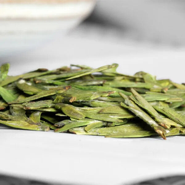 China Hangzhou Longjing Green Tea Leaves High Quality Organic Green Tea 250g