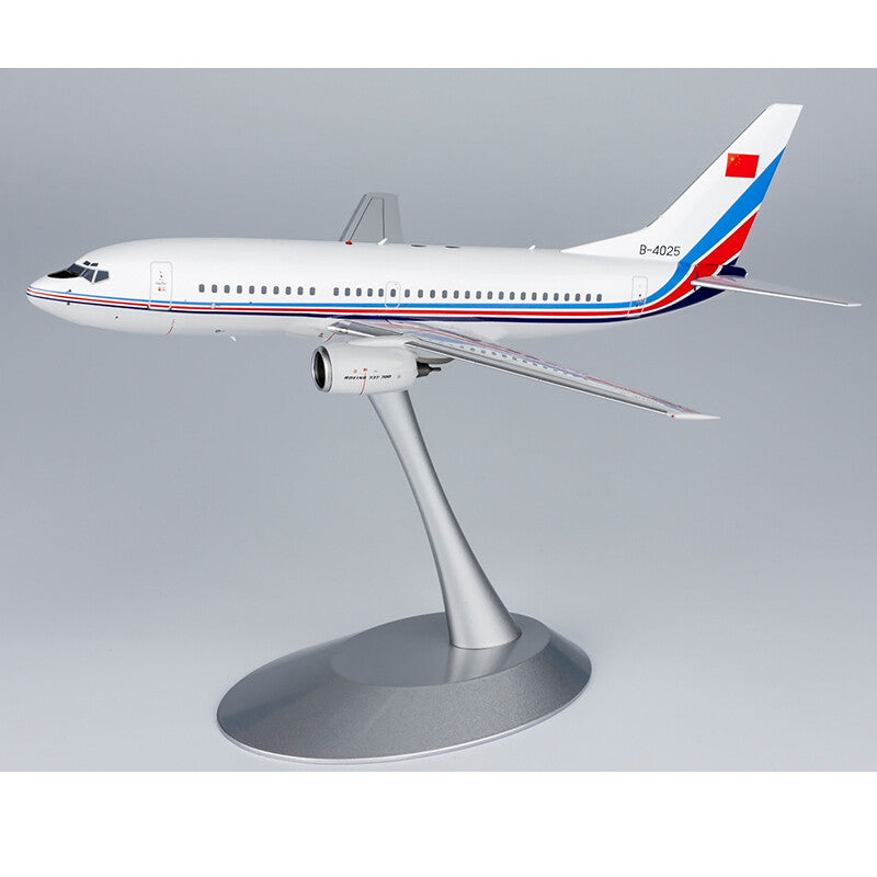 1/200 China Air Force B737-700 B-4025 aircraft model limited edition
