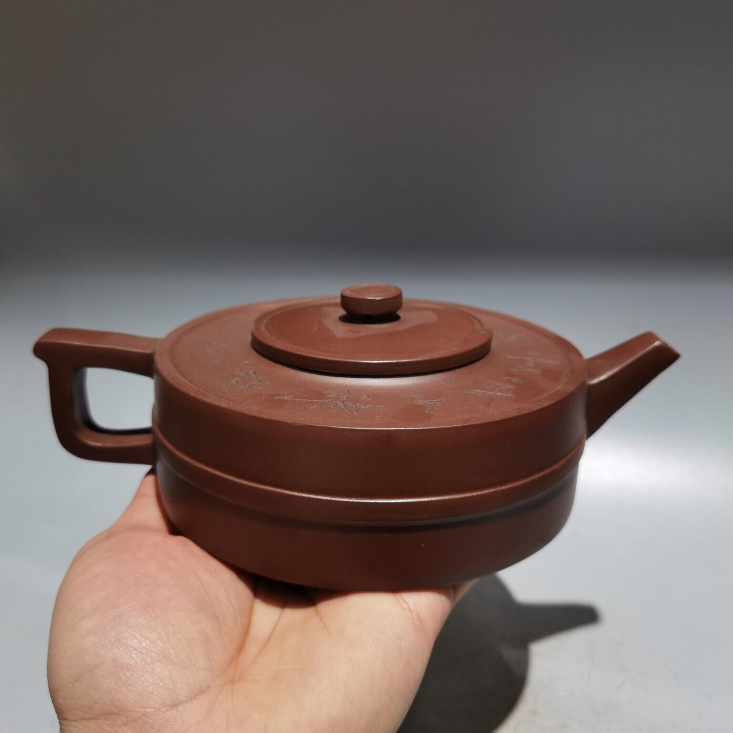 Chinese Yixing Zisha Clay Handmade Exquisite Teapot （周盘壶 底款：顾景舟 )