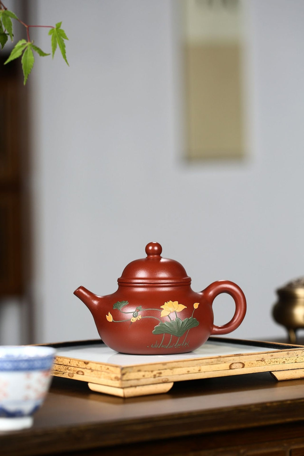 China Yixing Zisha Pottery Clovershrub Clay Handmade 260cc Lotus Teapot