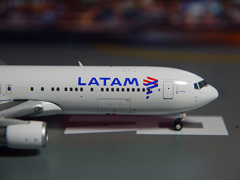 GeminiJets LATAM for BOEING B767-300ER CC-CWV 1/400 DIECAST plane Pre-builded