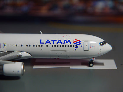 GeminiJets LATAM for BOEING B767-300ER CC-CWV 1/400 DIECAST plane Pre-builded