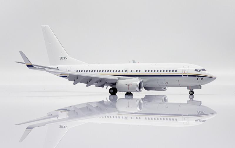 1:200 JC Wings USA-NAVY C-40A Flap Down Passenger Plane Diecast Aircraft Model