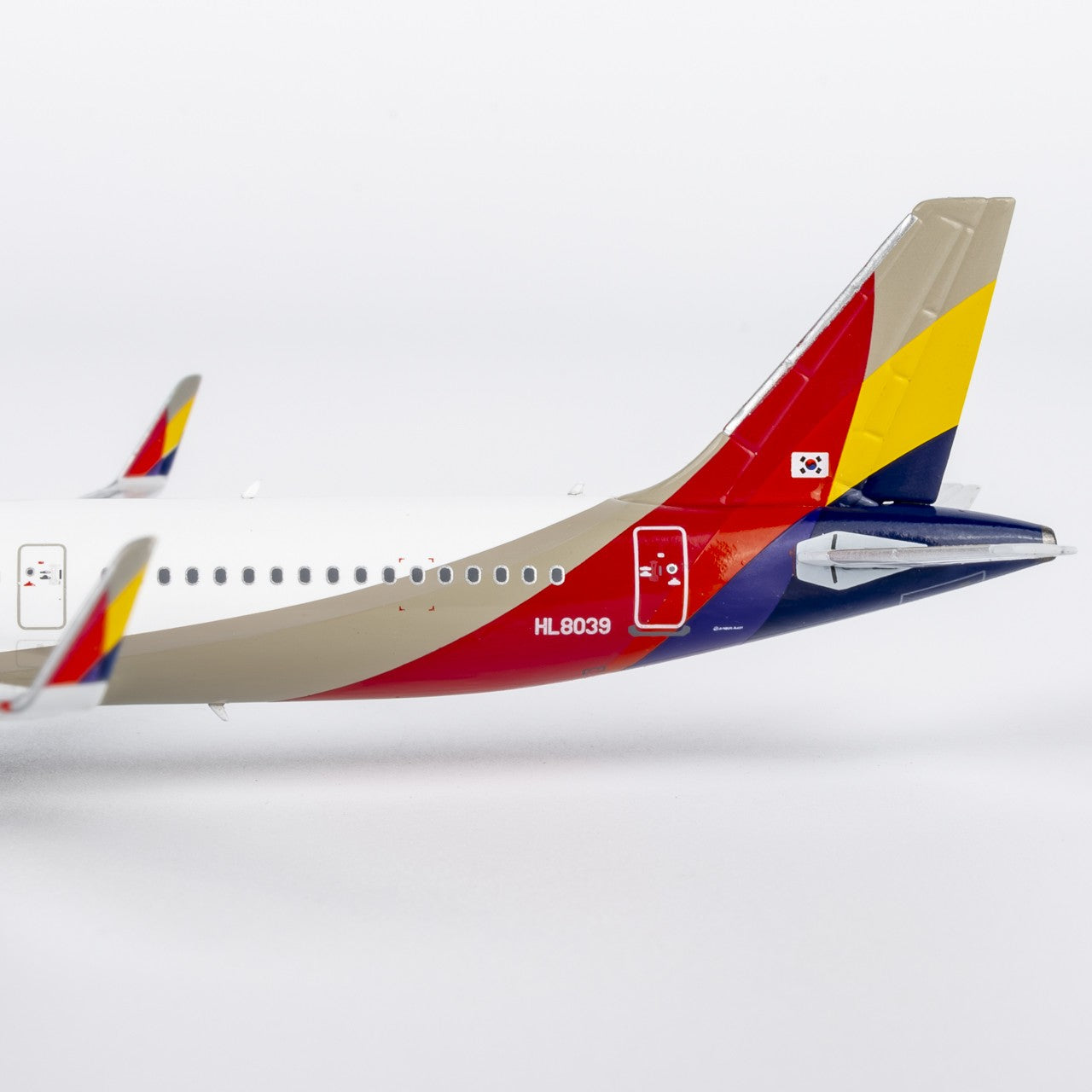 1:400 NGmodels Asiana Airbus A321 HL8039 Passenger Airplane Diecast Plane Model