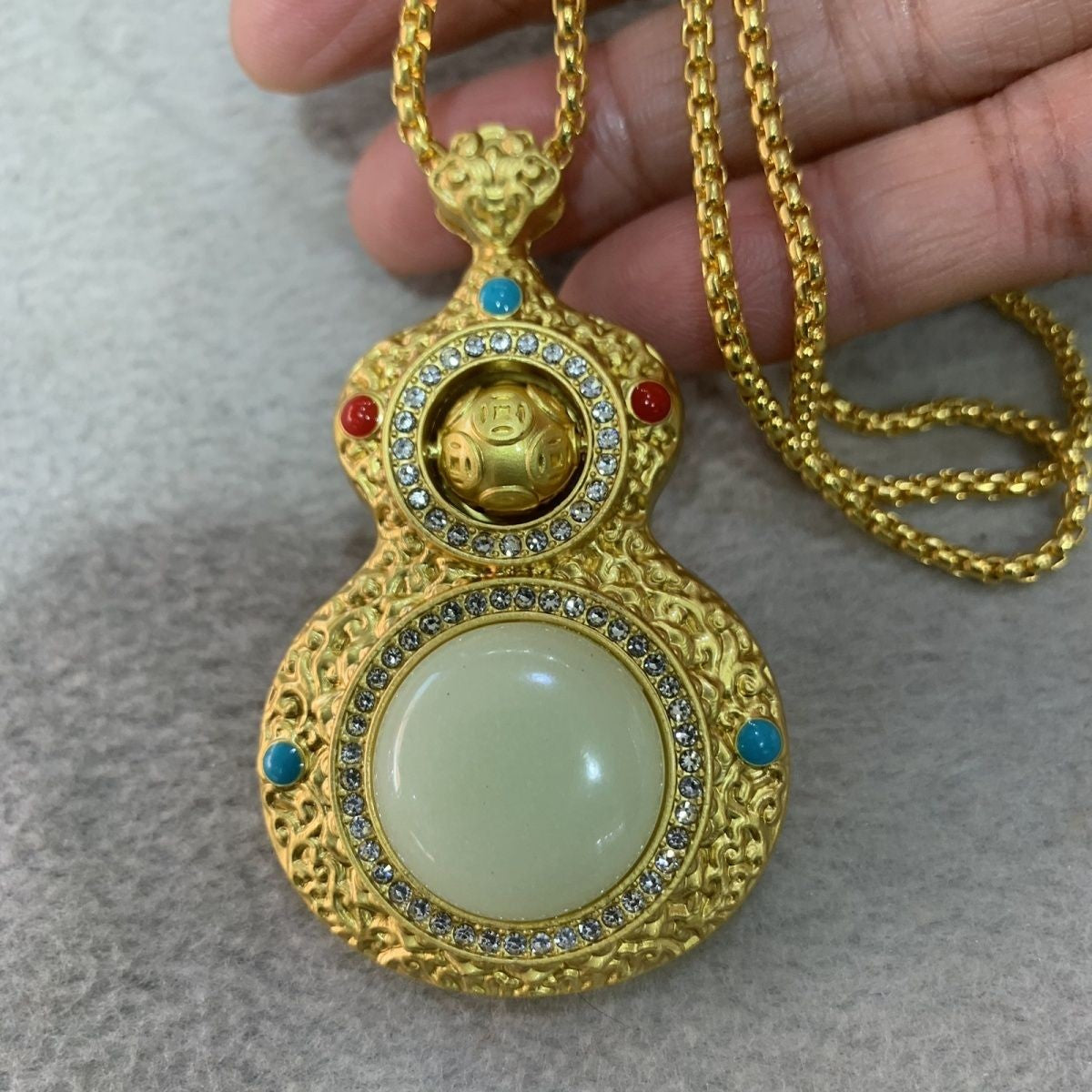 Chinese Style Rotatable Luminous Gourd Pendant Inlaid Diamond Gilt Necklace