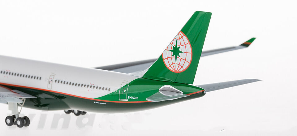 1:200 30CM Hogan EVA AIR AIRBUS A330-200 Passenger Airplane ABS Plastic Model