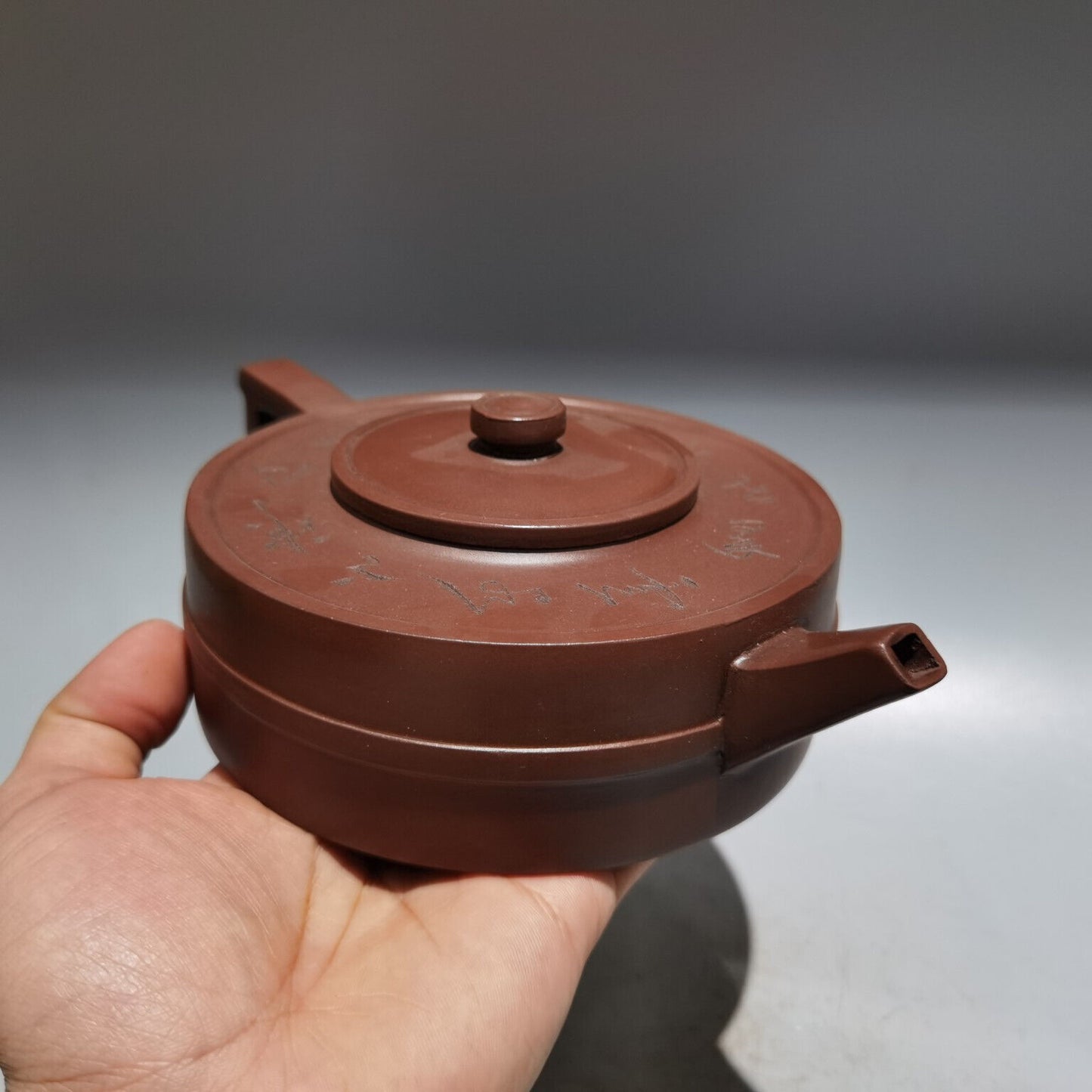 Chinese Yixing Zisha Clay Handmade Exquisite Teapot （周盘壶 底款：顾景舟 )