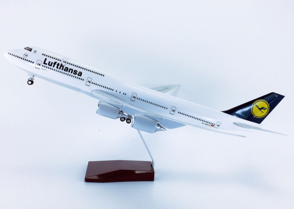 1:160 47CM Lufthansa BOEING 747-8 Airplane Landing Gear Resin Aircraft Model