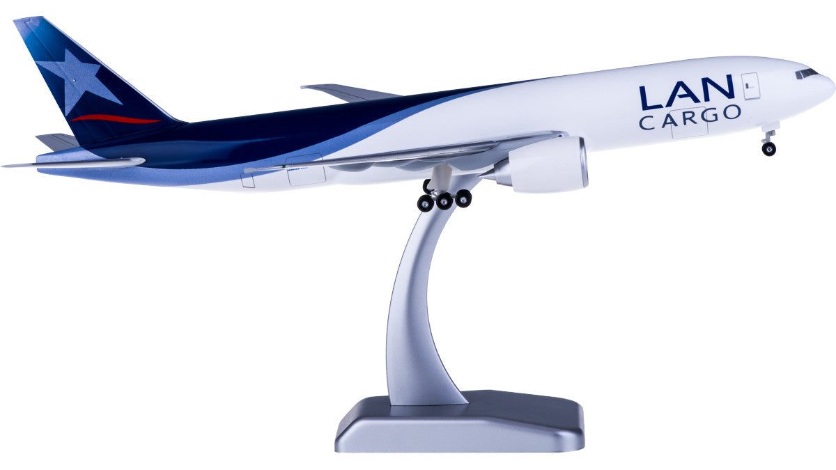1:200 32CM Hogan LAN CARGO BOEING 777F Airfreighter ABS Plastic Aircraft Model