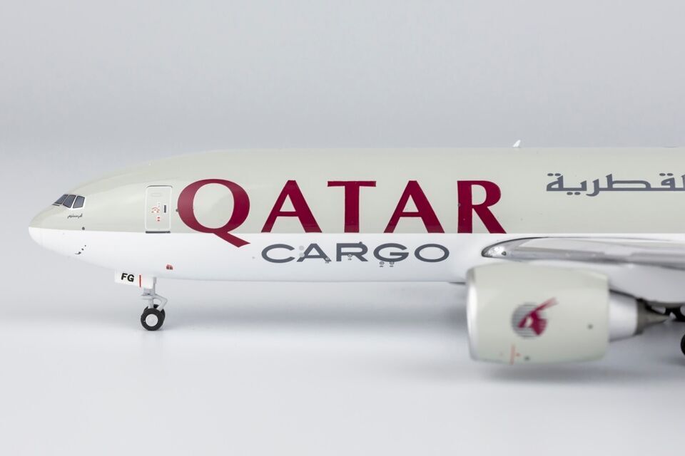 1:400 NG Model QATAR CARGO BOEING 777-200F Aircraft Diecast Plane Airplane Model
