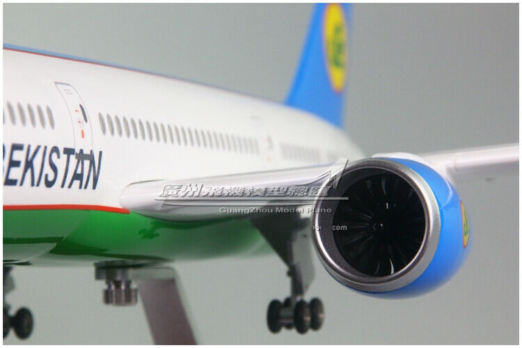 1:130 43CM UZBEKISTAN BOEING 787 Airplane Landing Gear Resin Aircraft Model