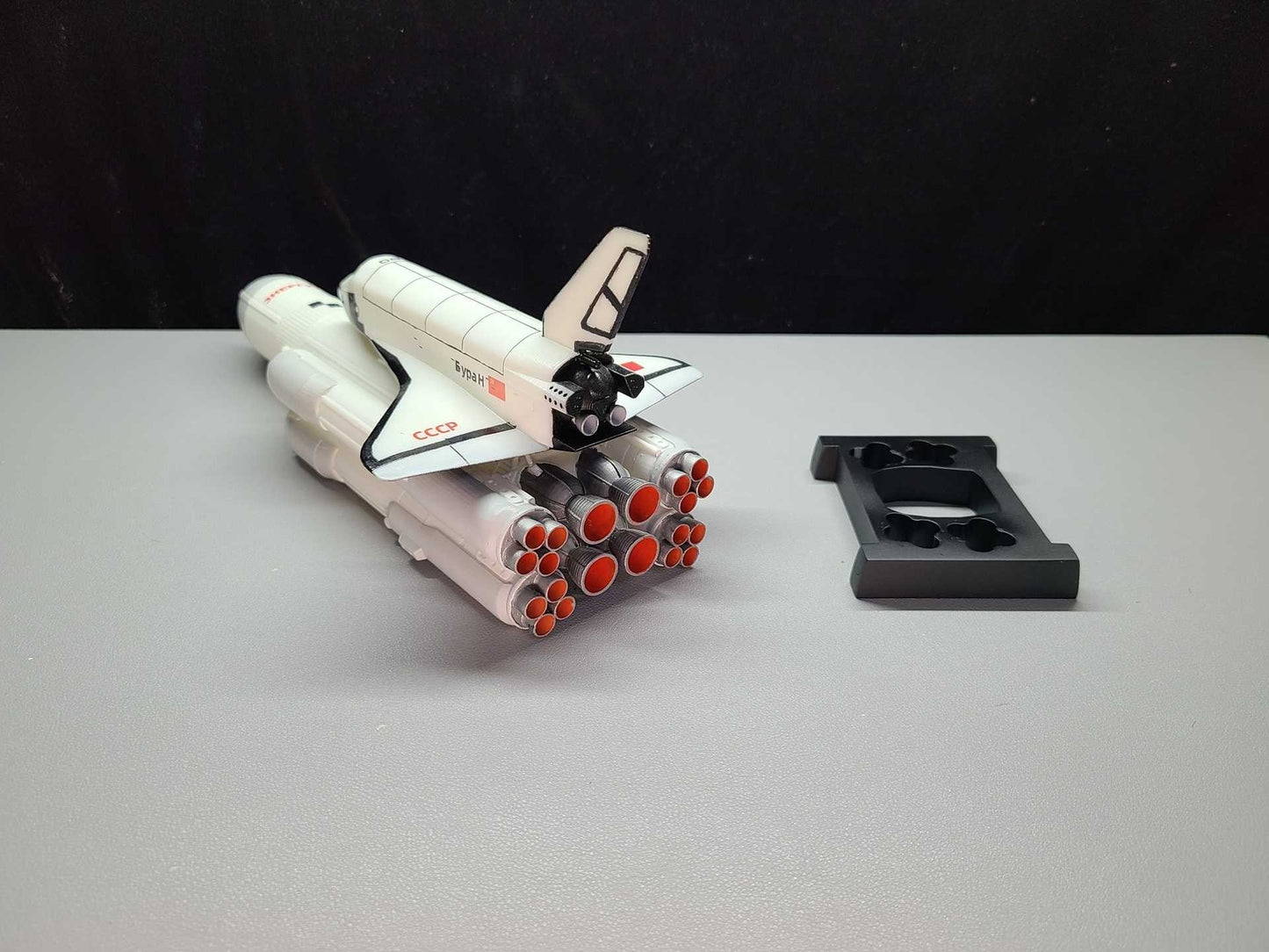 1:200 Scale Energy with Buran Space Shuttle Model Painted Finished 30cm/12inches