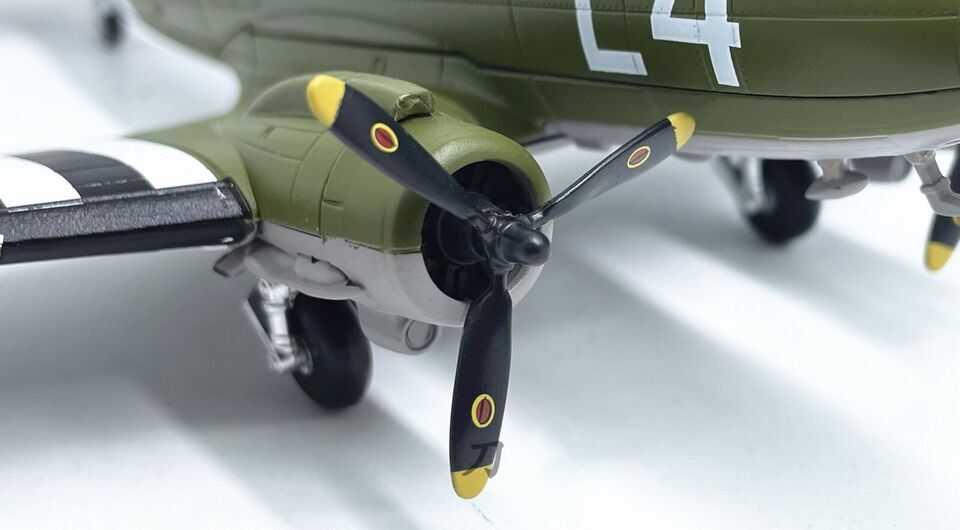 1:100 WLTK USAAF Douglas C-47(DC-3) L4 Transport Aircraft Diecast Fighter Model
