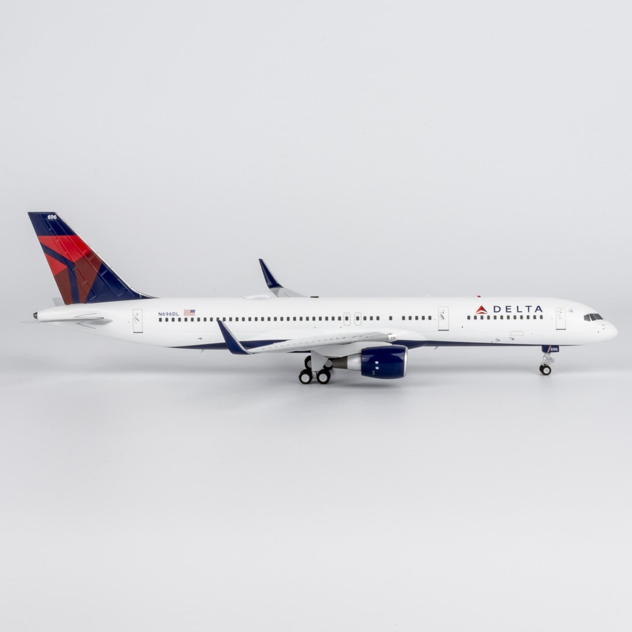 1:200 NGmodels Delta Air Lines B757-200 Passenger Airplane Diecast Plane Model