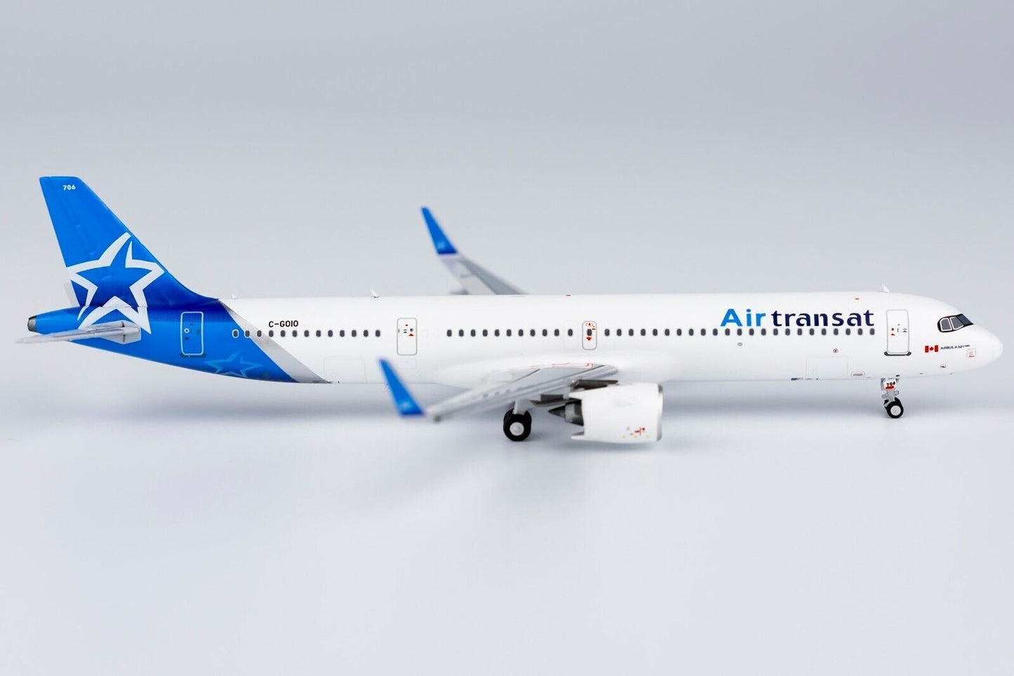 1:400 NG Model Air Transat AIRBUS A321neo Passenger Airplane Diecast Plane Model