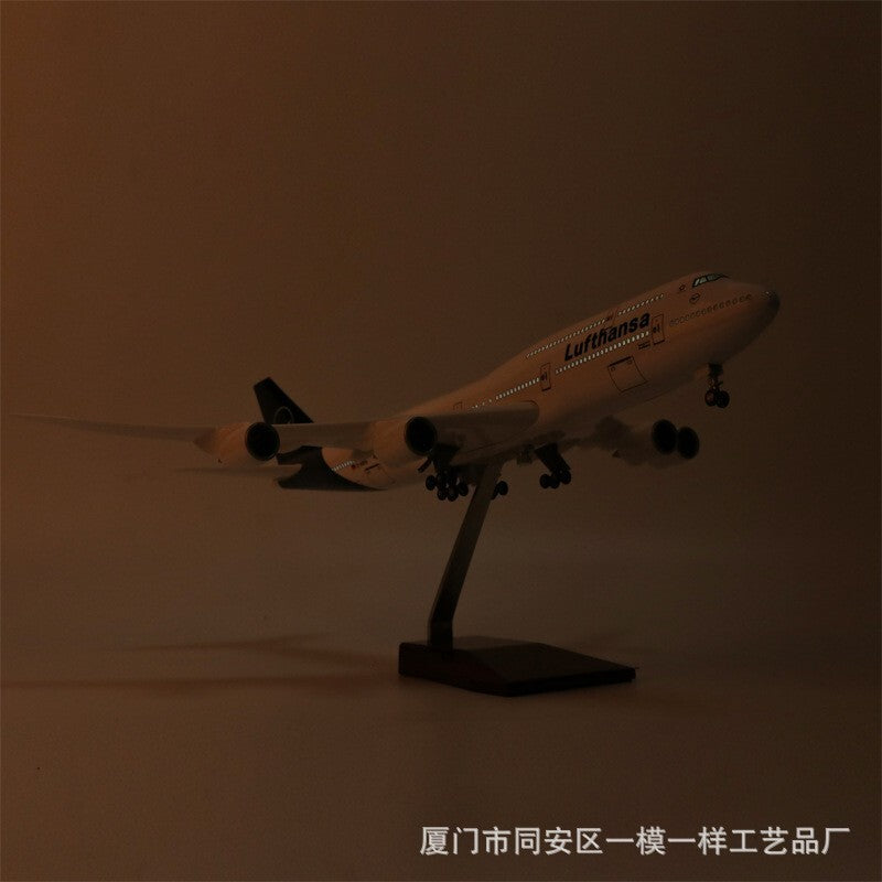 1/160 Germany Airlines 747-8 Aircraft Model Airplane With LED Light Toy Ornament