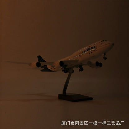 1/160 Germany Airlines 747-8 Aircraft Model Airplane With LED Light Toy Ornament