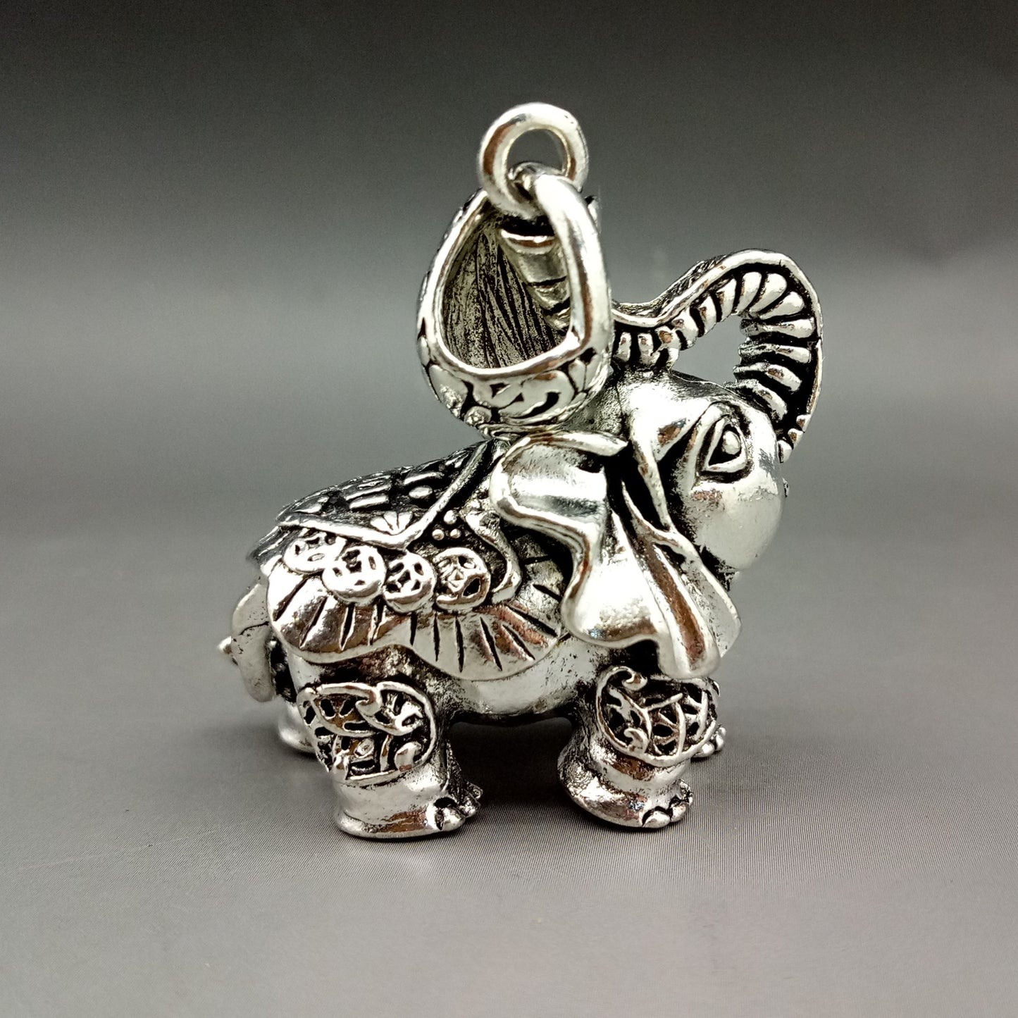 Tibet Silver Hand Carved lucky coin Elephant Pendant Asian Collectable