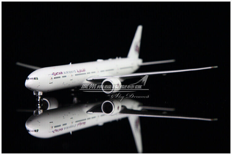 1:400 Phoenix QATAR AIRWAYS BOEING 777-300ER Passenger Airplane Diecast Model