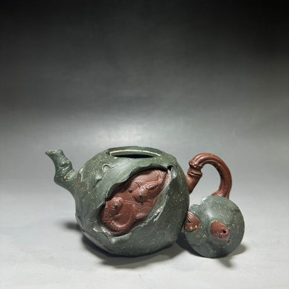 Chinese Yixing Zisha Clay Handmade Exquisite Teapot （松鼠 底款：燕亭）