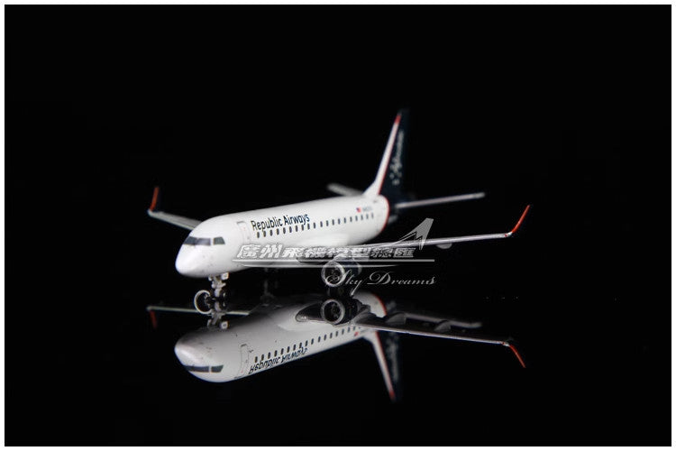1:400 GeminiJets Republic Airways Embraer ERJ-175 Passenger Plane Diecast Model
