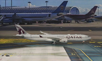 1:400 Phoenix QATAR AIRBUS A330-300 Passenger Aircraft Diecast Airplane Model