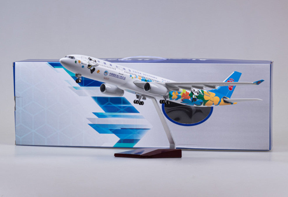 1:135 47CM CHINA SOUTHERN AIRBUS A330 Passenger Plane Landing Gear Resin Model