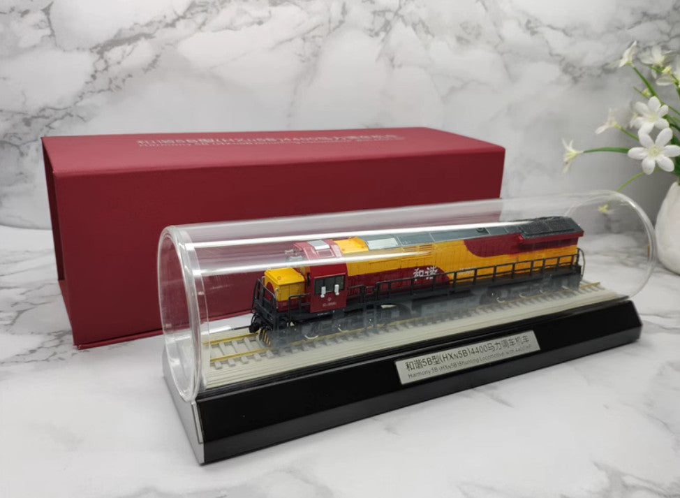 1:87 34CM HXN5B Shunting Locomotive With 4400 HP Passenger Train Diecast Model