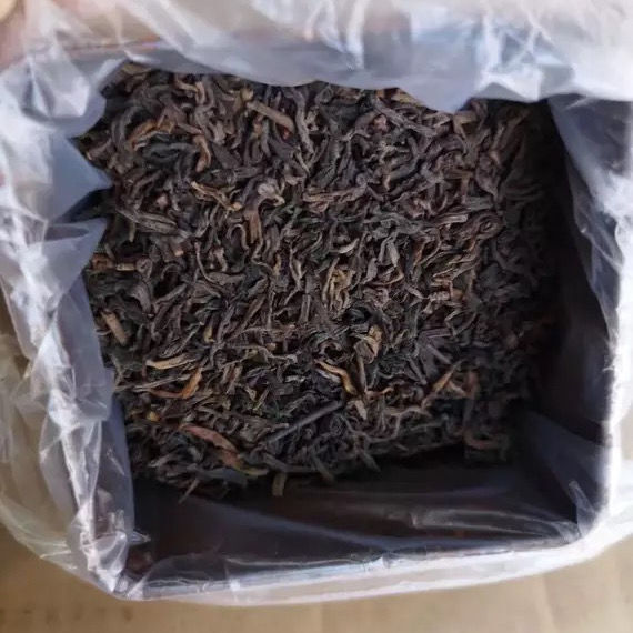 1995, Qianmao Teahouse Ripe Pu Erh Tea Senior Pu Erh Tea 180g per can -