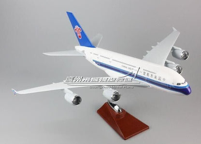 45CM 1:160 CHINA SOUTHERN AIRBUS A380 B-6136 Passenger Airplane Resin Model