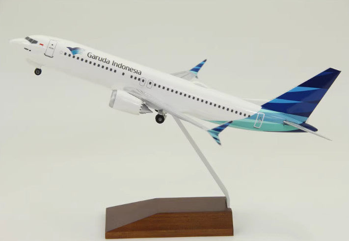 1:200 31CM RISESOON Garuda Indonesia BOEING 737 MAX 8 Airplane ABS Plastic Model
