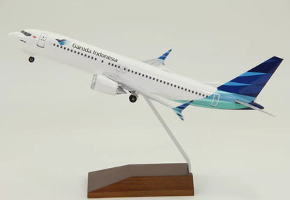 1:200 31CM RISESOON Garuda Indonesia BOEING 737 MAX 8 Airplane ABS Plastic Model