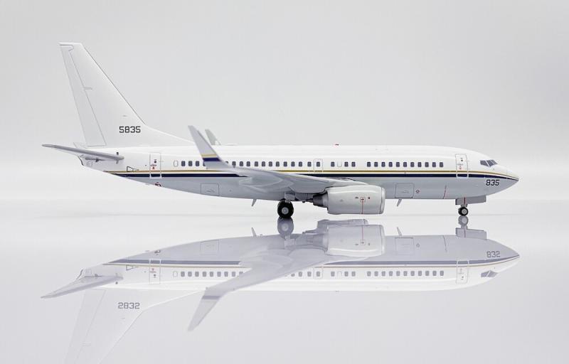 1:200 JC Wings US Navy C-40A Passenger Airplane Diecast Aircraft Model