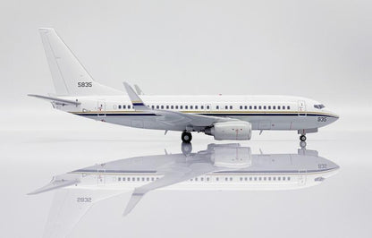 1:200 JC Wings US Navy C-40A Passenger Airplane Diecast Aircraft Model