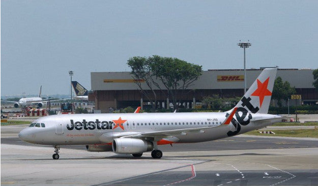 1:400 Phoenix Jetstar Airbus A320 9V-JSQ Airplane Diecast Aircraft Plane Model