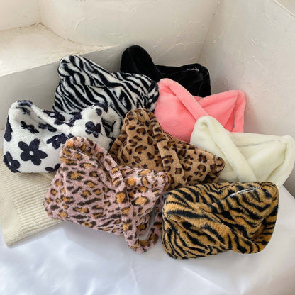 Flower Pattern Shoulder Bag Elegant Underarm Bag Faux Fur Handbag 30*20*5 CM 1PC
