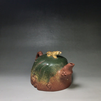 Chinese Yixing Zisha Clay Handmade Exquisite Teapot （藏龙卧虎 底款：蒋蓉）