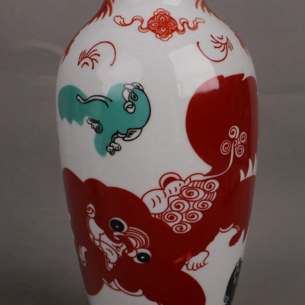 Chinese Famille Rose Porcelain Painted Foo Dogs Vase