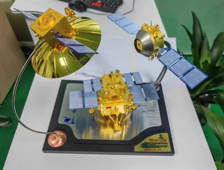 1:30 35CM Chang'e-6 Probe Lunar Rover Diecast Lunar Lander Model Collection