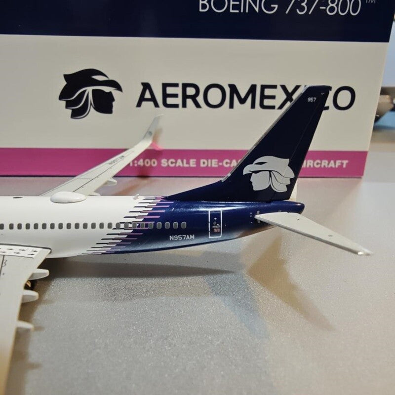 1:400 Geminijets Aeroméxico Boeing 737-800W Passenger Airplane Diecast Model