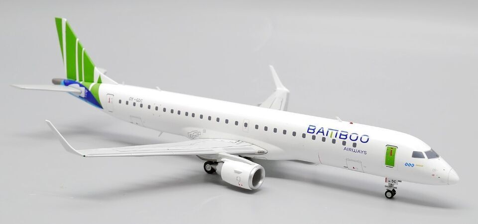 1:200 JC Wings BAMBOO AIRWAYS Embraer ERJ190-200LR Passenger Plane Diecast Model