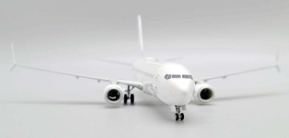 1:200 JC Wings BOEING 737-900 Passenger Blank Airplane Diecast Aircraft Model
